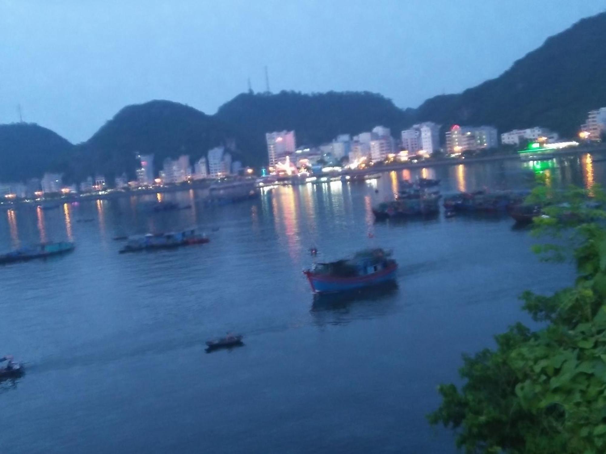 Windy Homestay Cat Ba Island Buitenkant foto