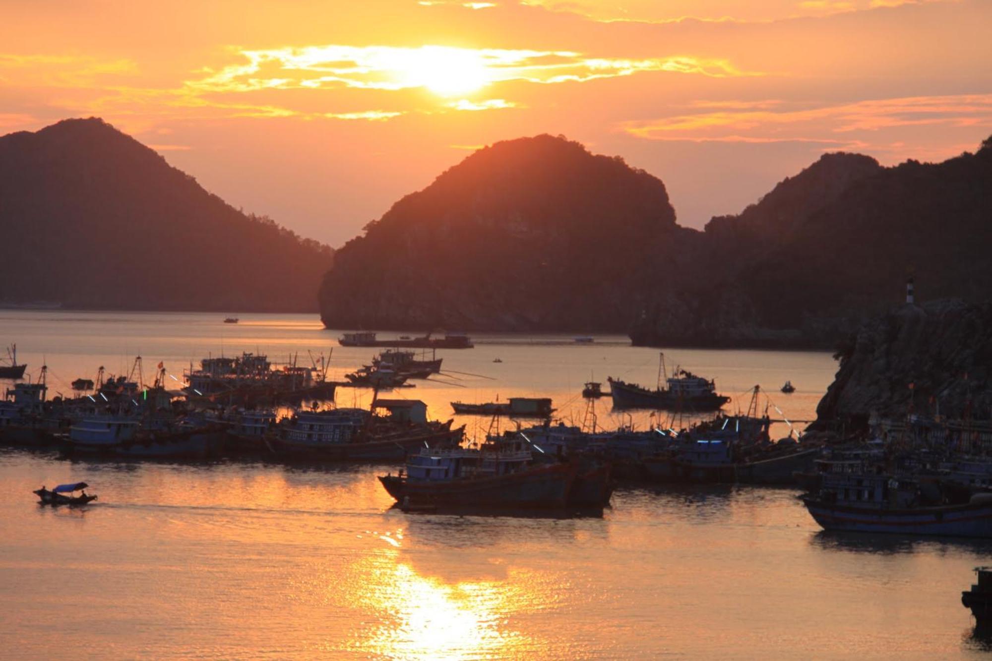 Windy Homestay Cat Ba Island Buitenkant foto